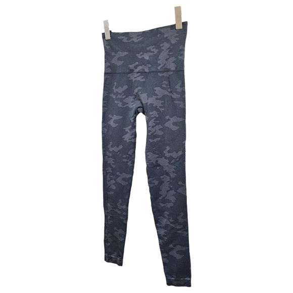 Spanx Look At Me Now Legging In Black Camo Size Medium Shapewear Stretchy - Picture 5 of 11